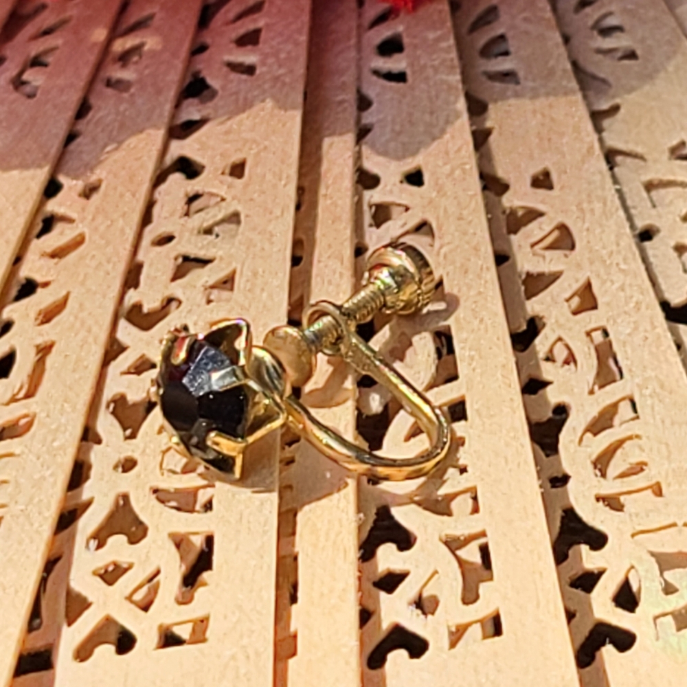 Single screw back earring for sale